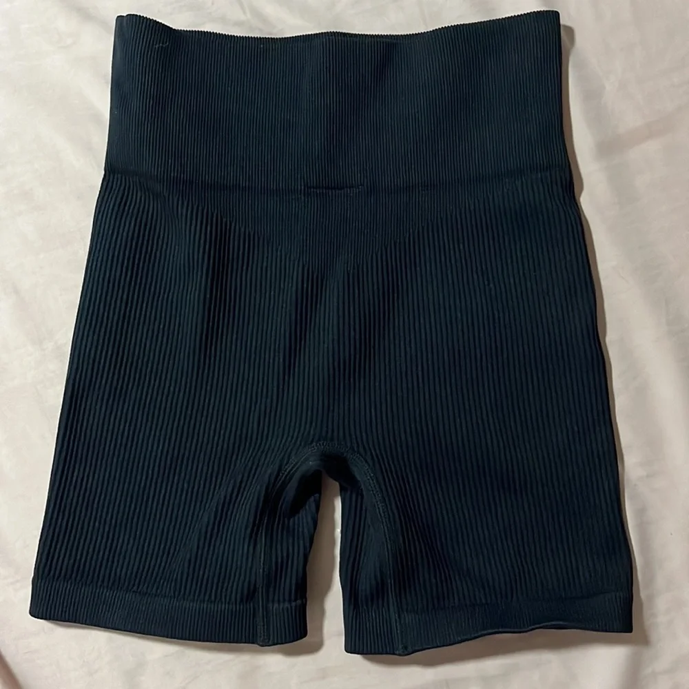 Lebod Ribbed Shorts - Picture 2 of 4